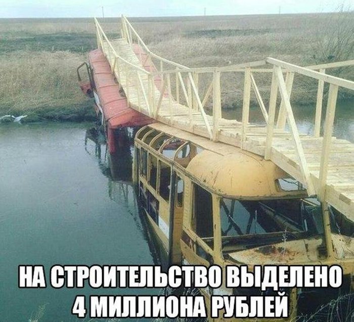 Построили деревянный мост на старых автобусах